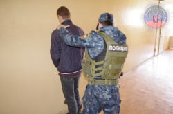 Фото задержания грабителя сотрудниками Пролетарского РО Донецкого ГУ полиции МВД ДНР